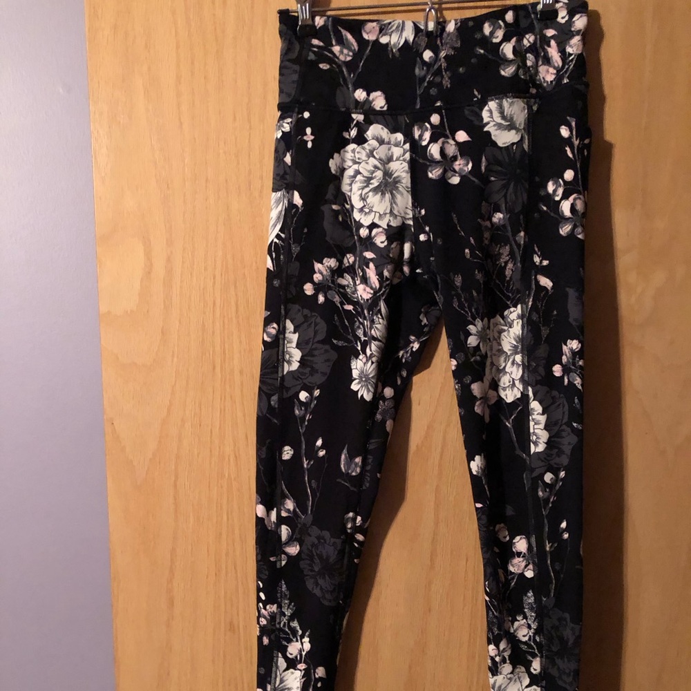 Victoria’s Secret. Size 8.  Exercise leggings.
